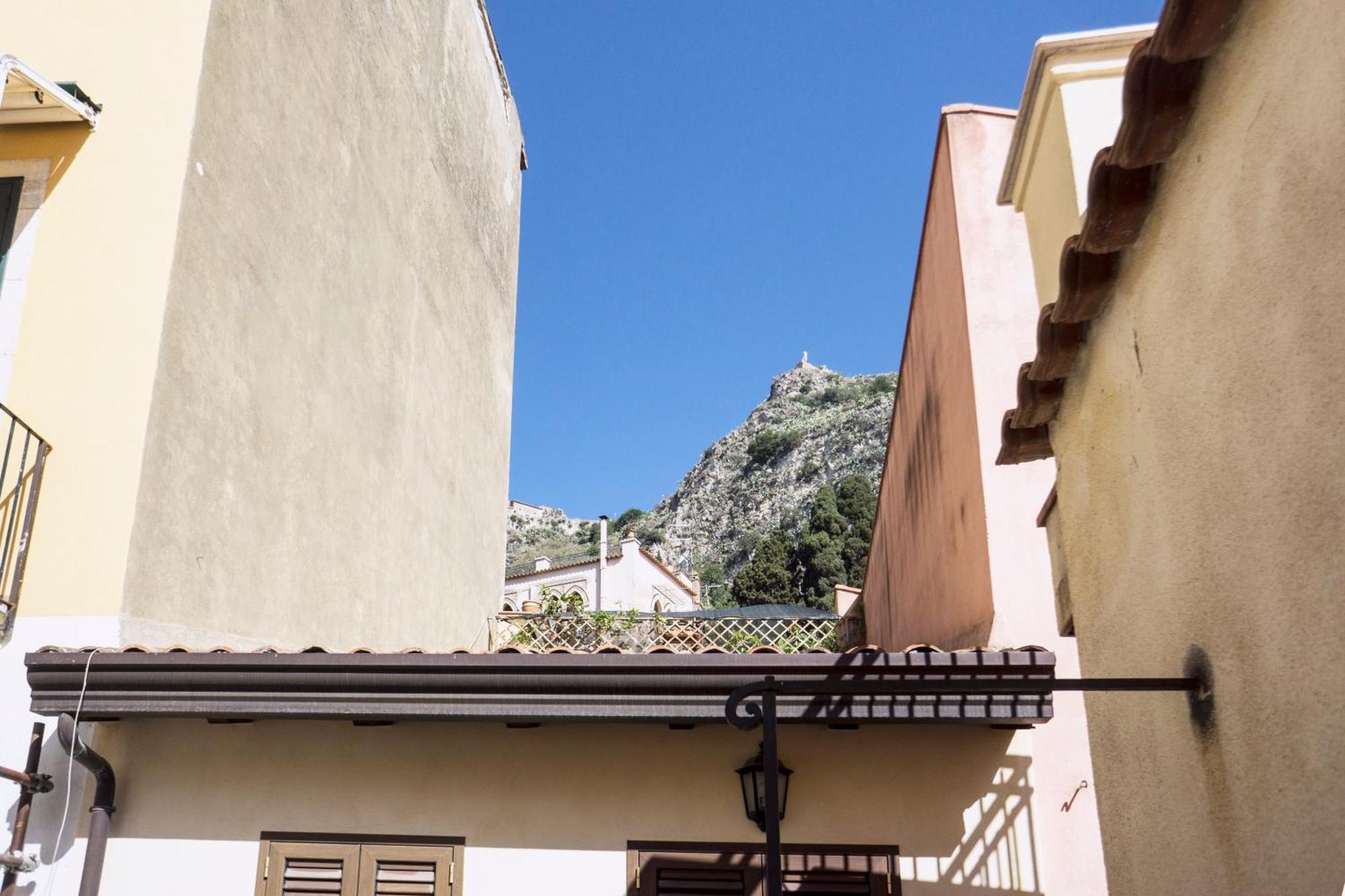 Tina House - Il Cortile Nel Centro Storico Di Taormina Apartment Ngoại thất bức ảnh