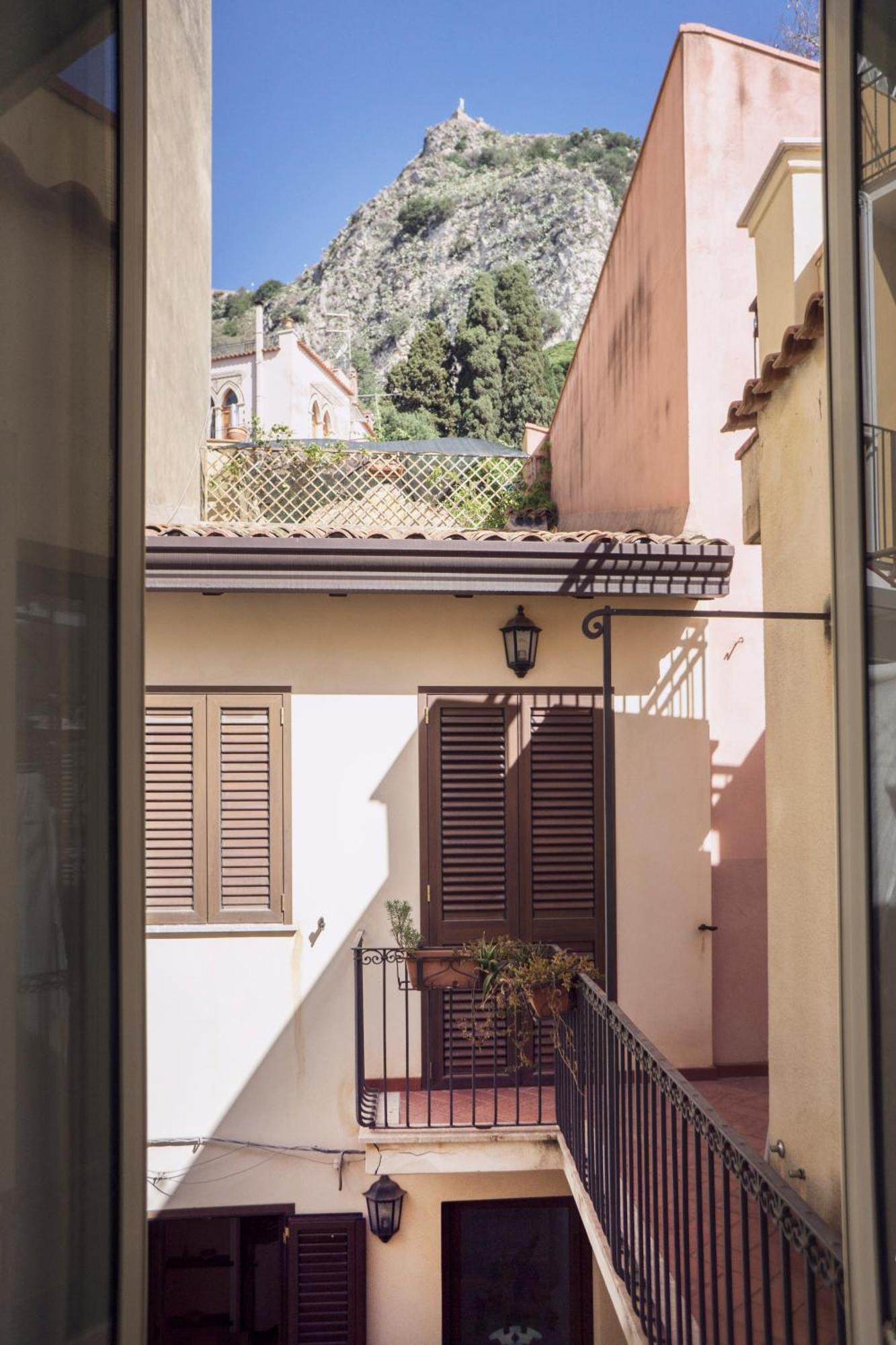 Tina House - Il Cortile Nel Centro Storico Di Taormina Apartment Ngoại thất bức ảnh